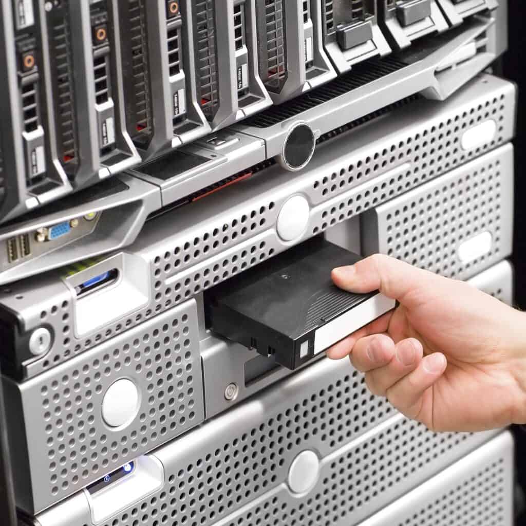 IT consultant inserting backup in datacenter